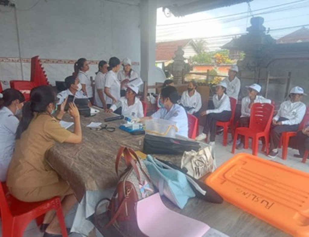 Kegiatan Posyandu Lansia di Banjar Dukuh, Desa Dalung